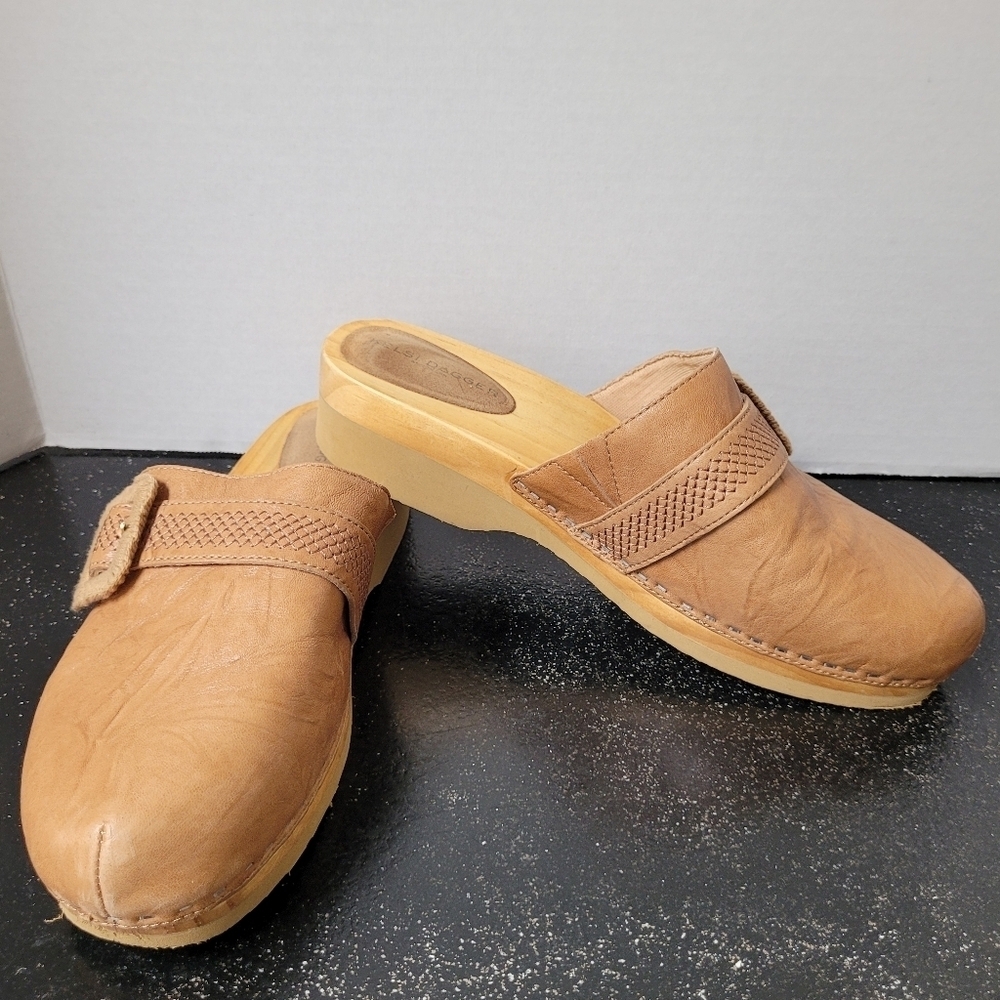 Kelsie Dagger Tan Clogs